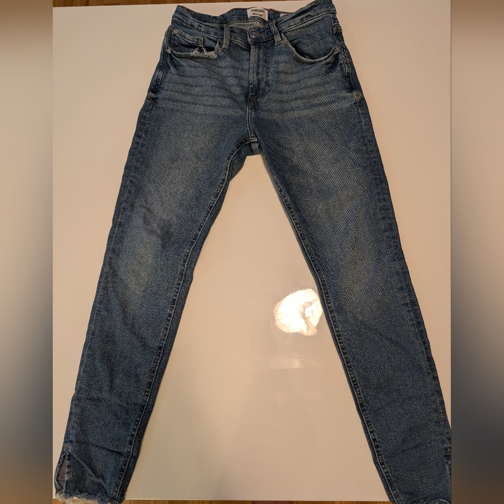 Kensie - Size 6 - Jean